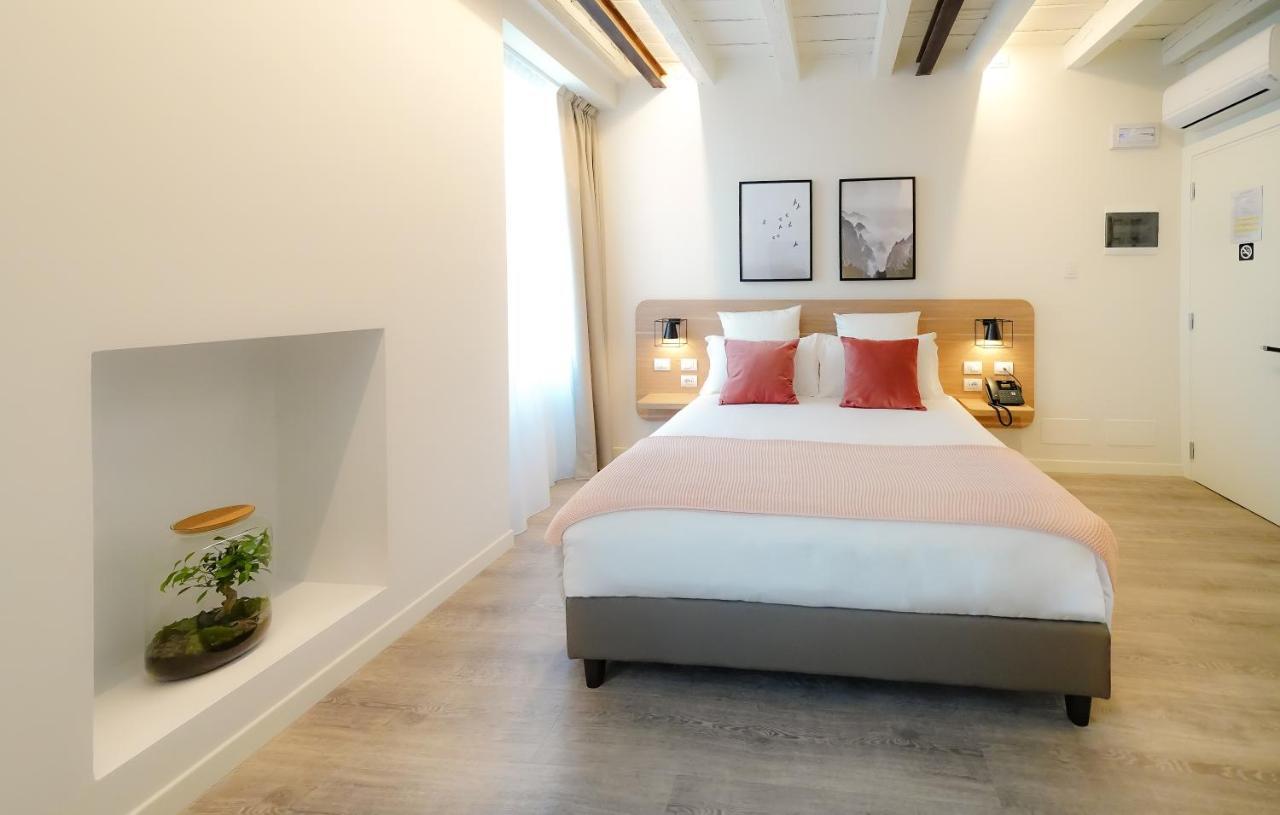 Bergamo Inn 15 المظهر الخارجي الصورة A room at the hotel