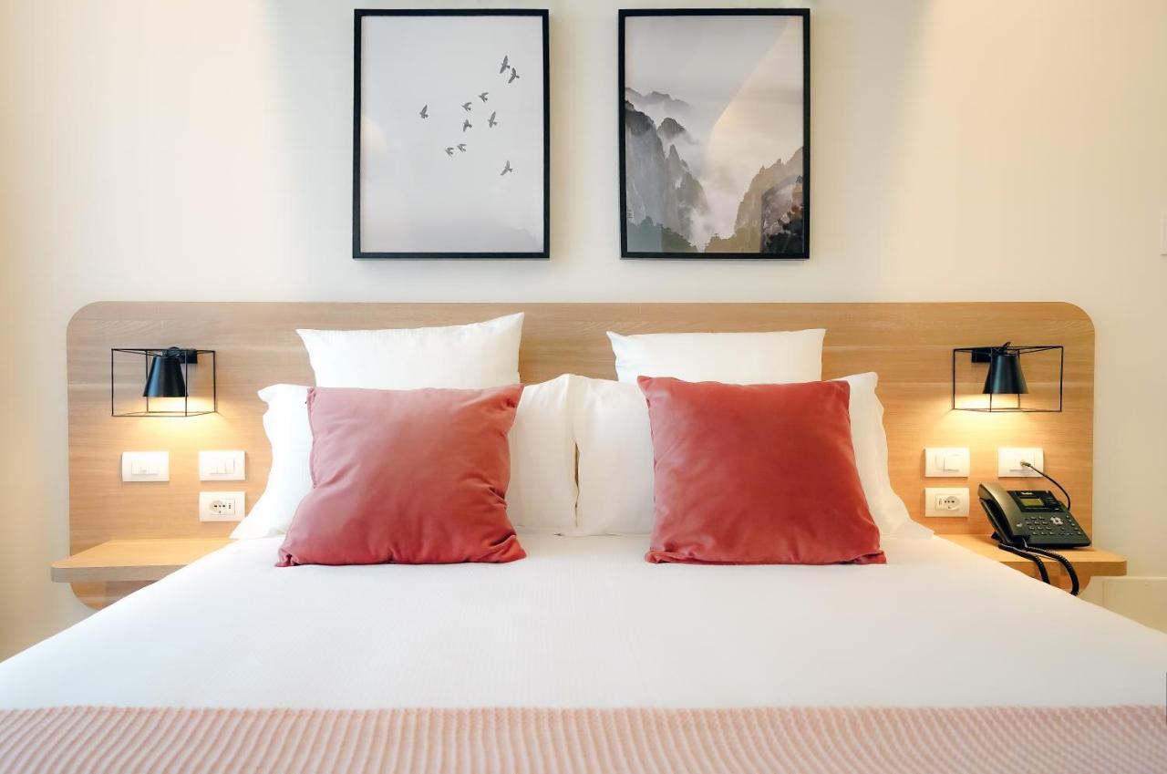 Bergamo Inn 15 المظهر الخارجي الصورة A bedroom at the hotel
