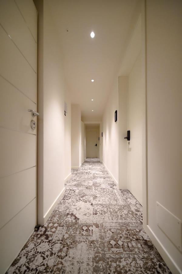 Bergamo Inn 15 المظهر الخارجي الصورة A corridor in a hotel