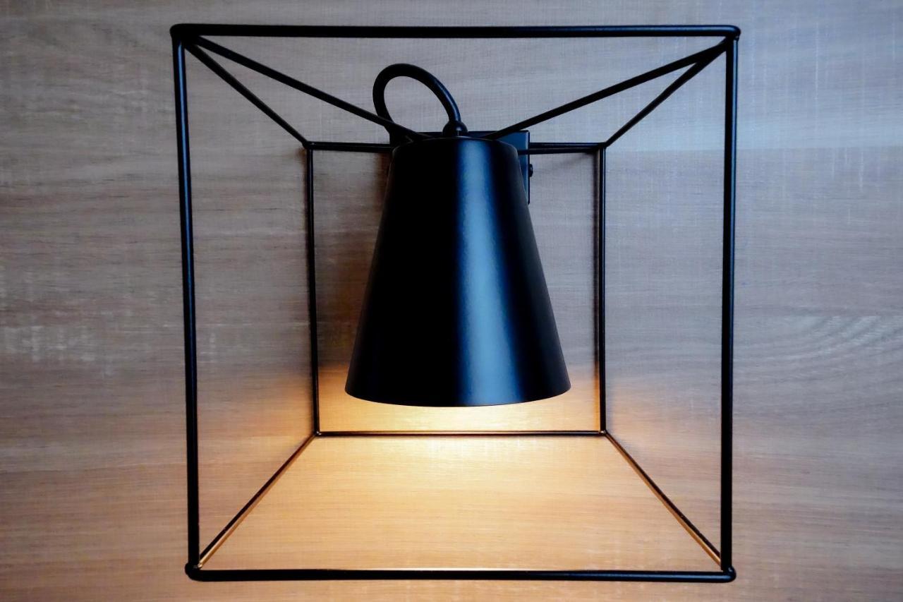 Bergamo Inn 15 المظهر الخارجي الصورة A wall lamp