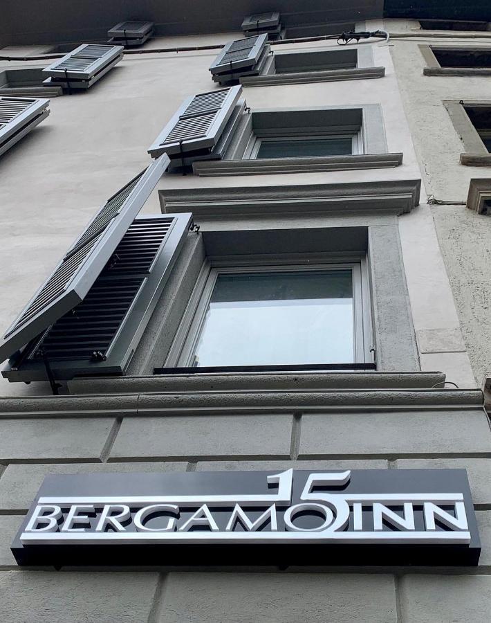 Bergamo Inn 15 المظهر الخارجي الصورة A window with a shutter